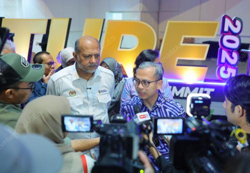 DATUK FAHMI FADZIL