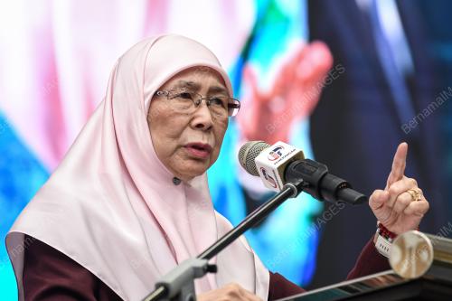 DATUK SERI DR WAN AZIZAH WAN ISMAIL
