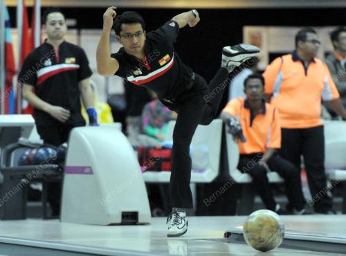 KL34_13032012_BOWLING