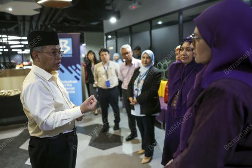 DATUK DR MOHD NA'IM MOKHTAR