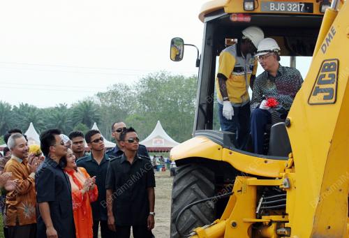 MOHD NAJIB TUN ABDUL RAZAK