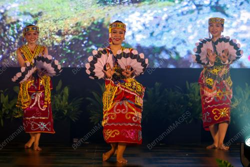 MALAM MEDIA YOURS TRULY SARAWAK