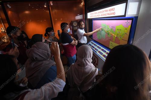 MEDIA TOUR HYRO DAMS