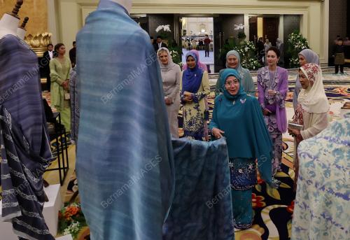 TUNKU AZIZAH AMINAH MAIMUNAH ISKANDARIAH