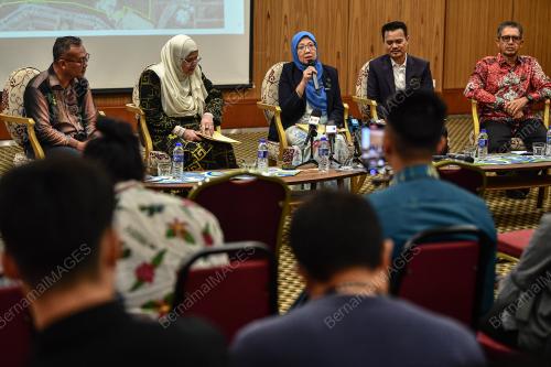 DR ZALIHA MUSTAFA