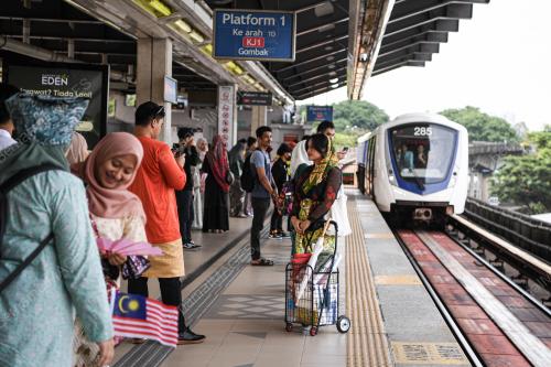 KERETAPI SARONG