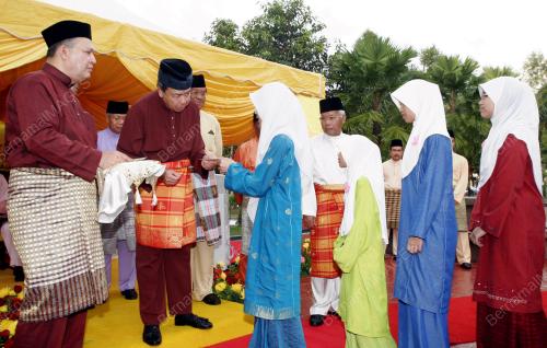 SULTAN SHARAFUDDIN