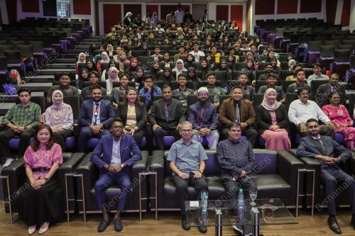 DATUK FAHMI FADZIL