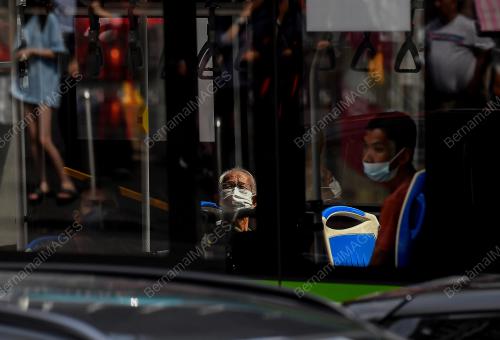 PEMAKAIAN PELITUP MUKA DI TEMPAT AWAM