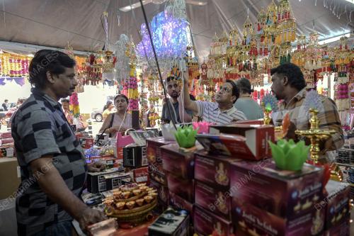 PERSIAPAN AKHIR DEEPAVALI