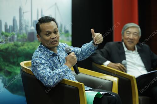 NIK NAZMI NIK AHMAD