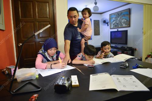 AKTIVITI DI RUMAH - PERINTAH KAWALAN PERGERAKAN