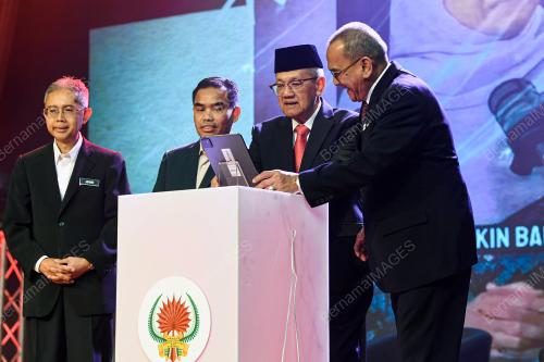 DATUK DR ANWAR RIDHWAN