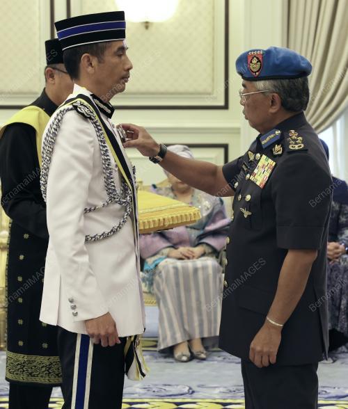 AL-SULTAN ABDULLAH RI'AYATUDDIN AL-MUSTAFA BILLAH SHAH