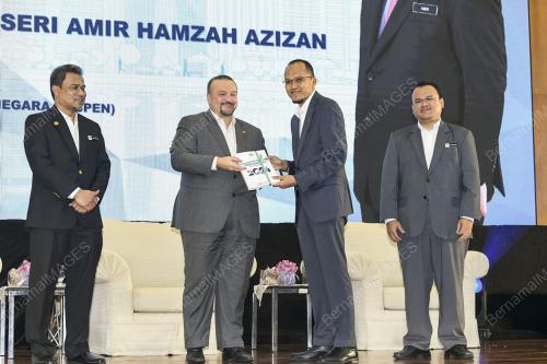 DATUK SERI AMIR HAMZAH AZIZAN