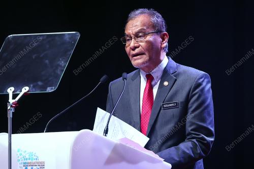 DATUK SERI DR DZULKEFLY AHMAD
