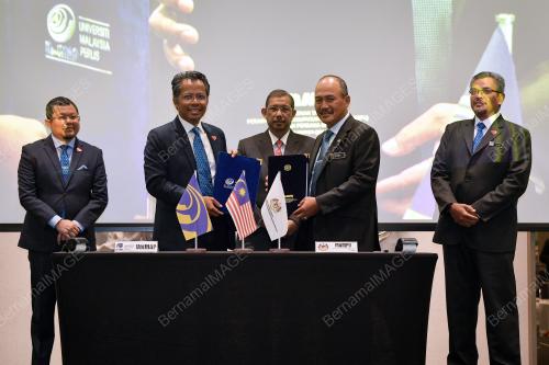 DATUK SERI DR MAZLAN YUSOFF