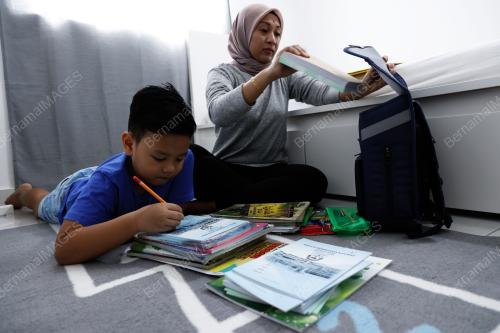 TINJAUAN PERSEDIAAN IBU BAPA SEMPENA PEMBUKAAN SESI PERSEKOLAHAN