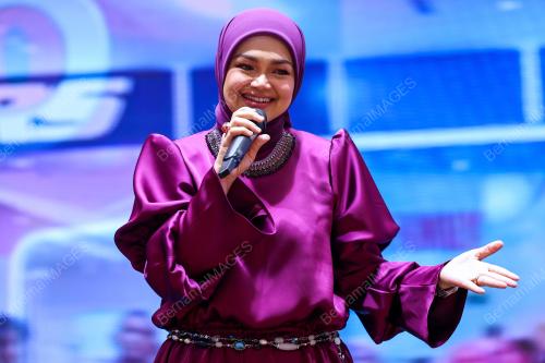 DATUK SERI SITI NURHALIZA