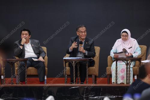 DATUK SERI DZULKEFLY AHMAD