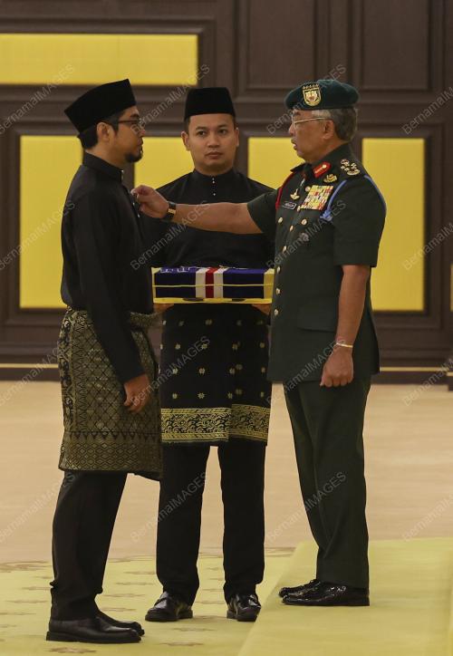 AL-SULTAN ABDULLAH RI'AYATUDDIN AL-MUSTAFA BILLAH SHAH