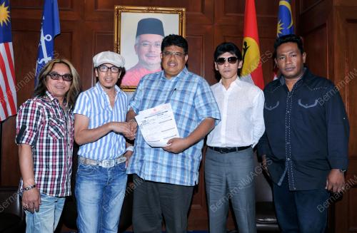 KL34_29052012_ARTIS_UMNO