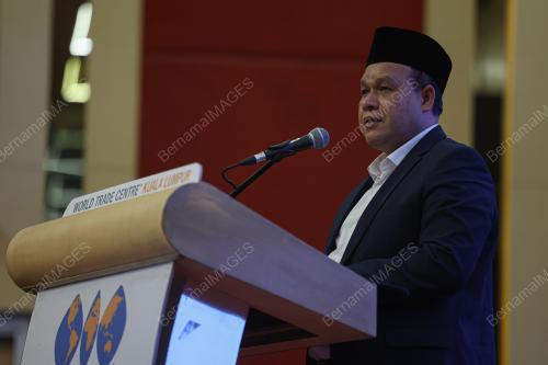DR MUHAMAD RAZAK IDRIS