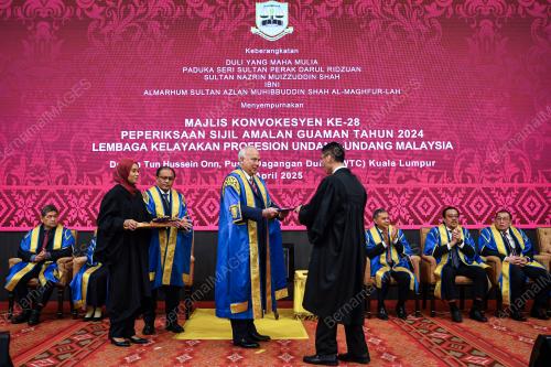 SULTAN PERAK SULTAN NAZRIN SHAH