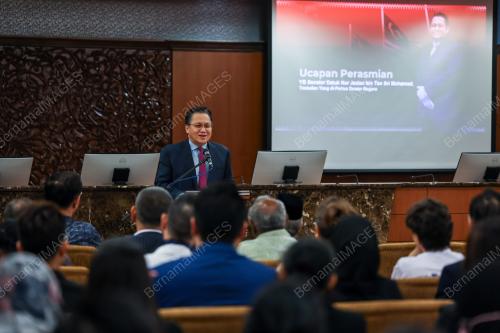 DATUK SERI NUR JAZLAN MOHAMED
