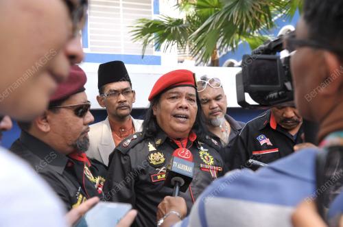 KL34_31072013_BANTAH