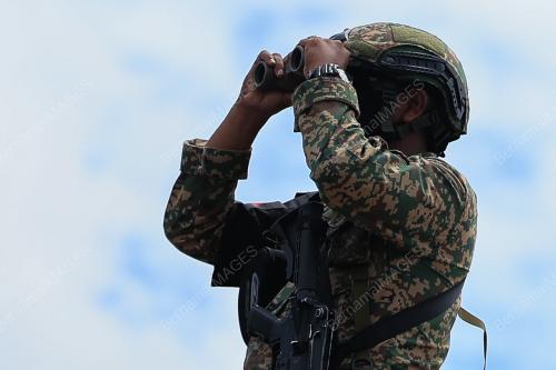 ANGGOTA TENTERA PANTAU PERGERAKAN DI PKPD