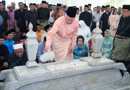 MOHD NAJIB TUN ABDUL RAZAK
