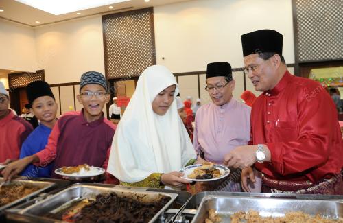 KL35_03062015_IFTAR