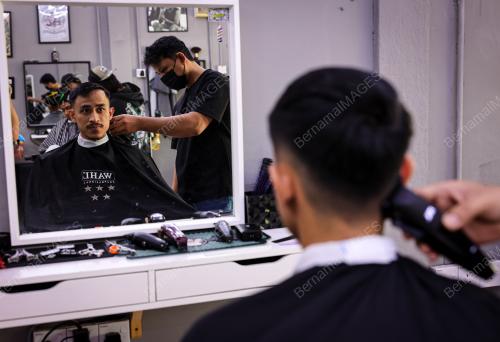 PERKHIDMATAN GUNTING RAMBUT