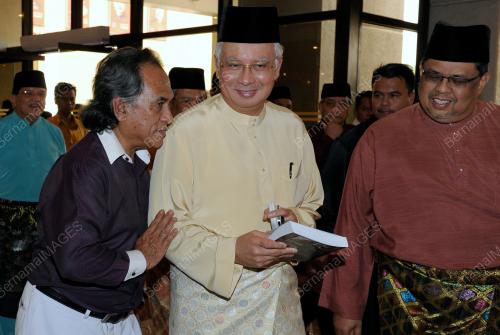 KL35_03082012_UMNO1