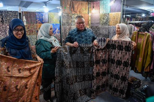 DATUK SERI TIONG KING SING
