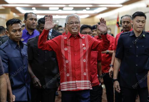 DATUK SERI ISMAIL SABRI YAAKOB