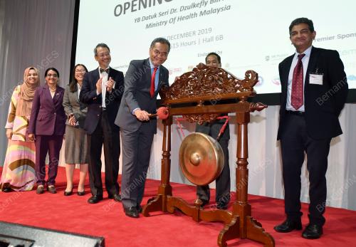 DATUK SERI DR DZULKEFLY AHMAD