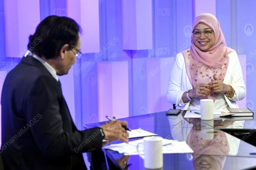 PROF DR SHAMRAHAYU A AZIZ