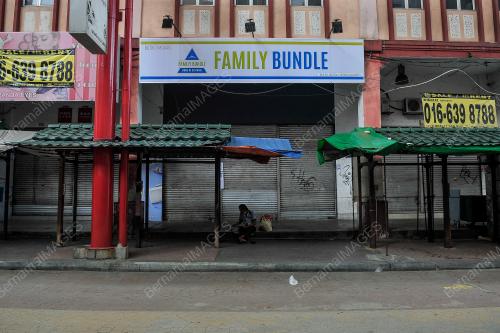 SUASANA LENGANG DI JALAN PETALING PADA HUJUNG MINGGU