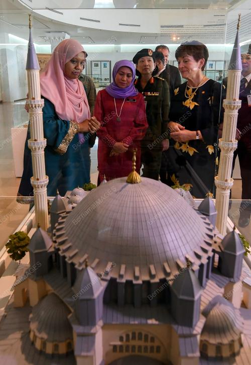 KL35_06122017_LAWATAN_BN201712043284