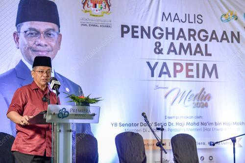 DATUK DR MOHD NA'IM MOKHTAR