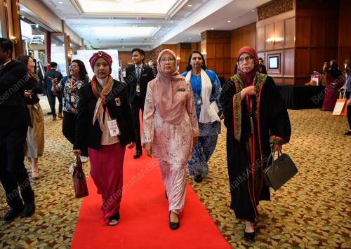 DR ZALIHA MUSTAFA