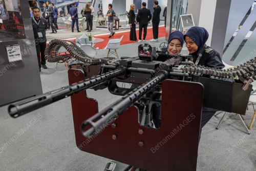 PAMERAN PERKHIDMATAN PERTAHANAN ASIA (DSA)
