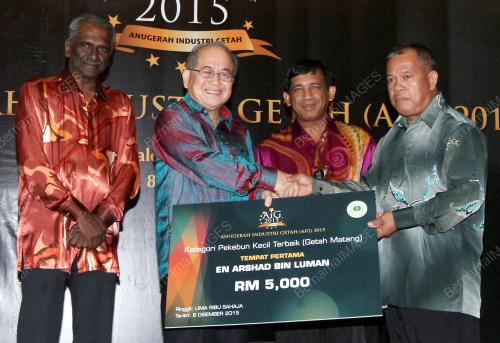 KL35_08122015_AIG