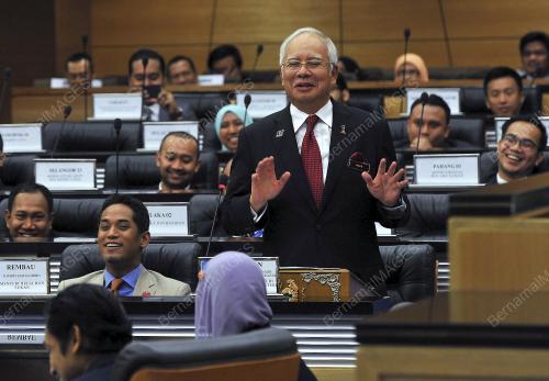 KL35_09082016_PM_PARLIMENT