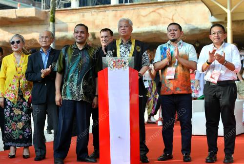 DATUK SERI ISMAIL SABRI YAAKOB