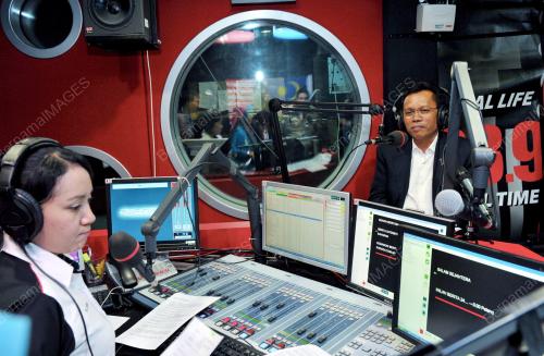 KL35_10102012_RADIO_24