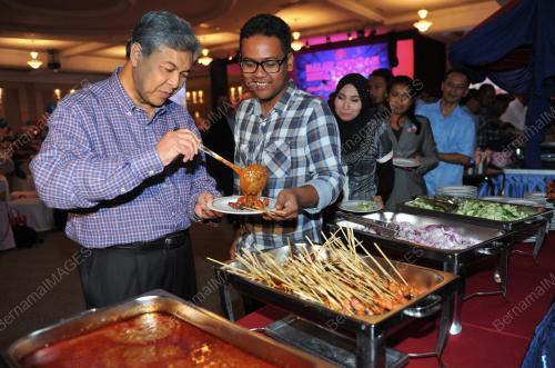 KL35_10122012_MINDEF
