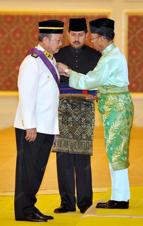 KL35_11102012_AGONG